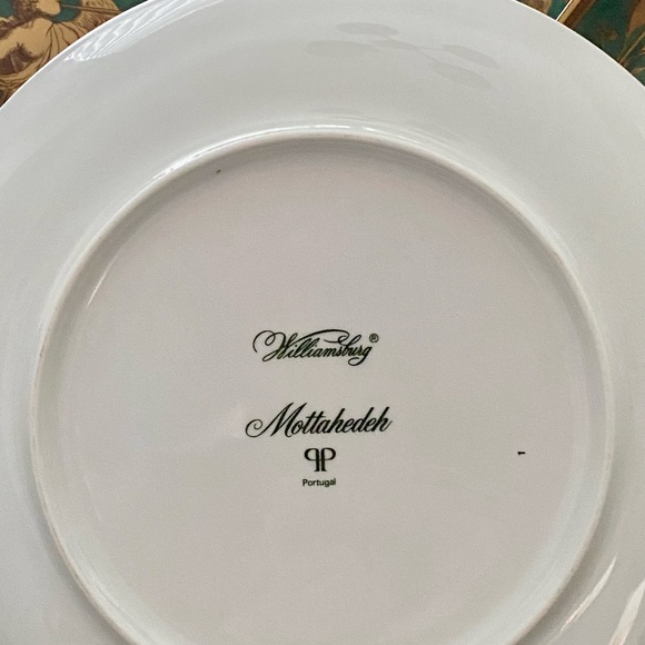 MOTTAHEDEH WILLIAMSBURG 4 GABRIEL GREEN & 1 CURRANT RED LUNCHEON PLATES✨PRISTINE - Picture 6 of 8